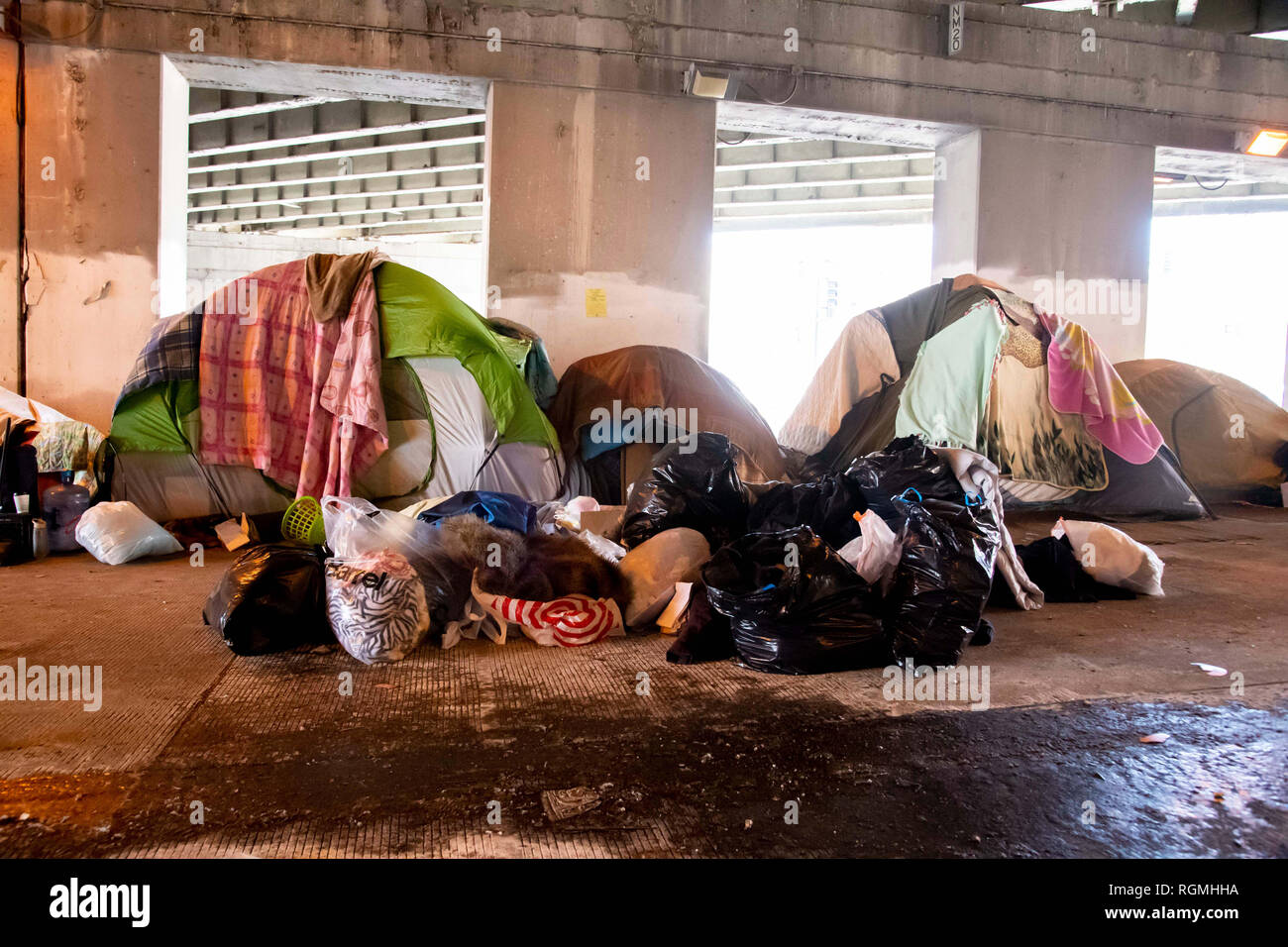 Chicago Usa 30th Jan 19 Homeless People Are Seen Bundled In Their Tents Underneath The Fullerton Ave Viaduct Along The Kennedy Expressway In Chicago The United States On Jan 30 19 Chicago S