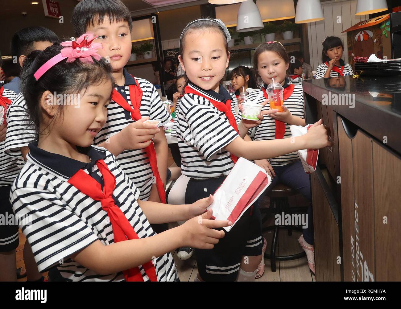 (190131) -- SHANGHAI, Jan. 31, 2019 (Xinhua) -- Primary school students learn to classify rubbish at a restaurant in Shanghai, east China, June 13, 2017. East China's Shanghai Municipality will further advance the green development in 2019, said the city's mayor Ying Yong in the municipal government work report on Sunday. According to the report, Shanghai will adhere to ecological priority, protect and improve the ecological environment and accelerate the construction of ecologically livable city. Specially, Shanghai will comprehensively promote a new round of clean air action plan, Stock Photo