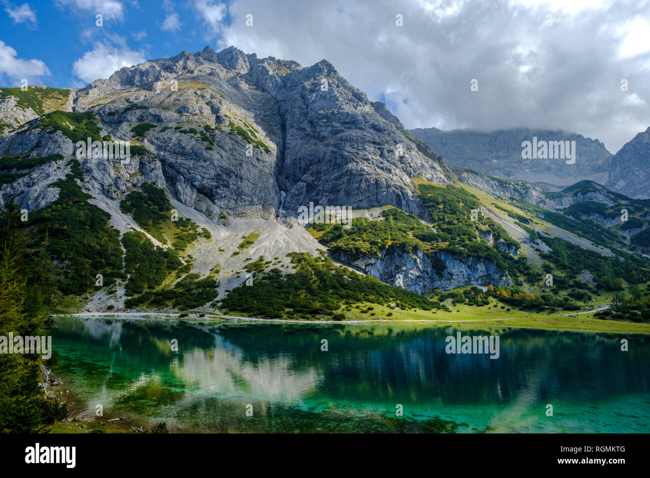Austria, Tyrol, Wetterstein Mountains, Mieminger Kette, Ehrwald, Lake Seebensee and Vorderer Tajakopf Stock Photo