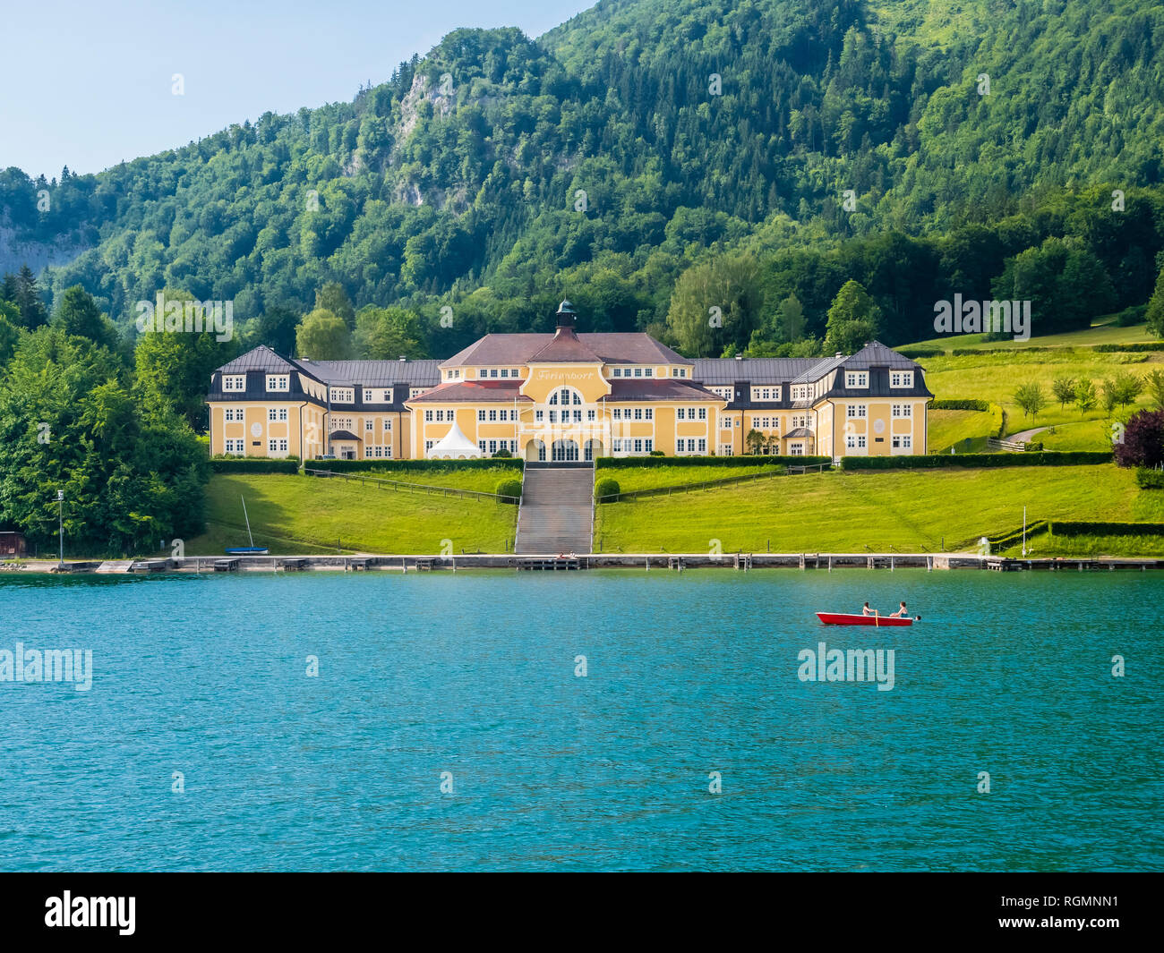 Österreich, Oberösterreich, Salzkammergut, Gschwendt, Sankt Wolfgang, Wolfgangsee, Höhere Bundeslehranstalt für wirtschaftliche Berufe Wolfgangsee und Stock Photo