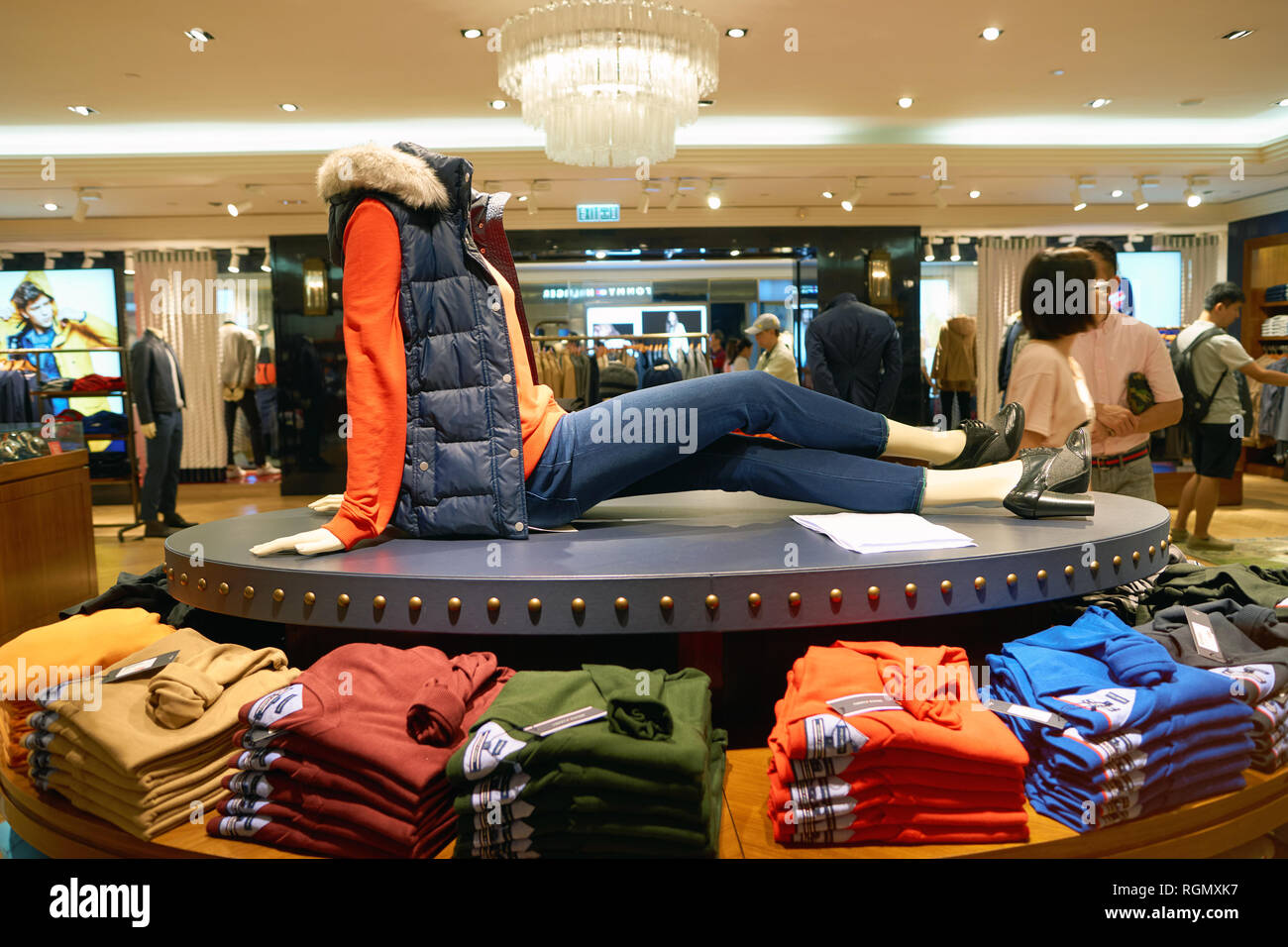 Tommy hilfiger outlet store outlet hi-res stock photography and images -  Page 3 - Alamy