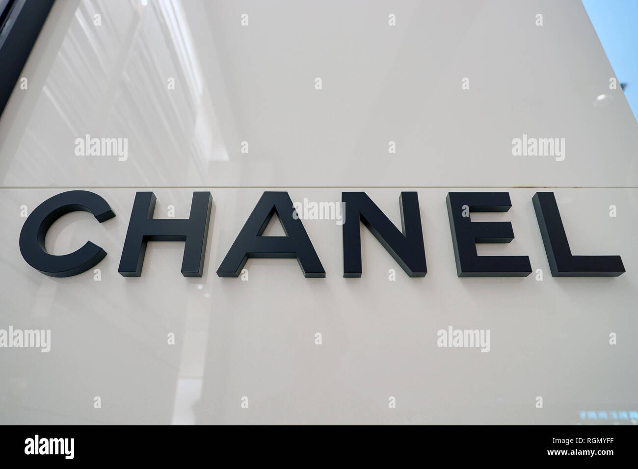 Chanel store hong kong hi-res stock photography and images - Page 4 - Alamy