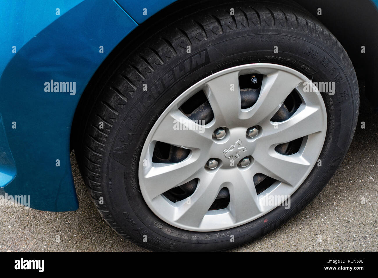Peugeot 207 car wheel, tyre and wheel trim Stock Photo - Alamy