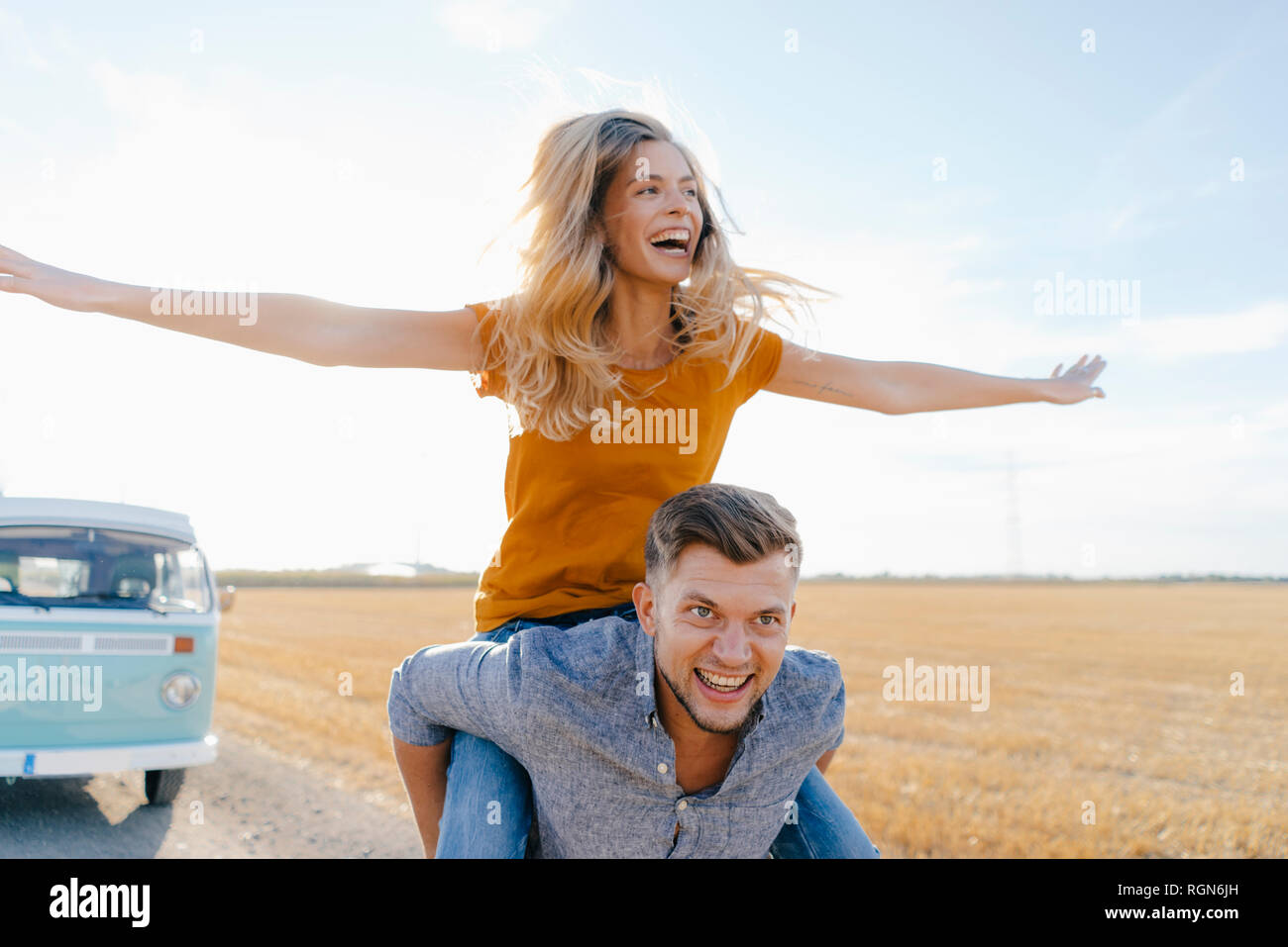 Playful young couple at camper van in rural landscape Stock Photo - Alamy