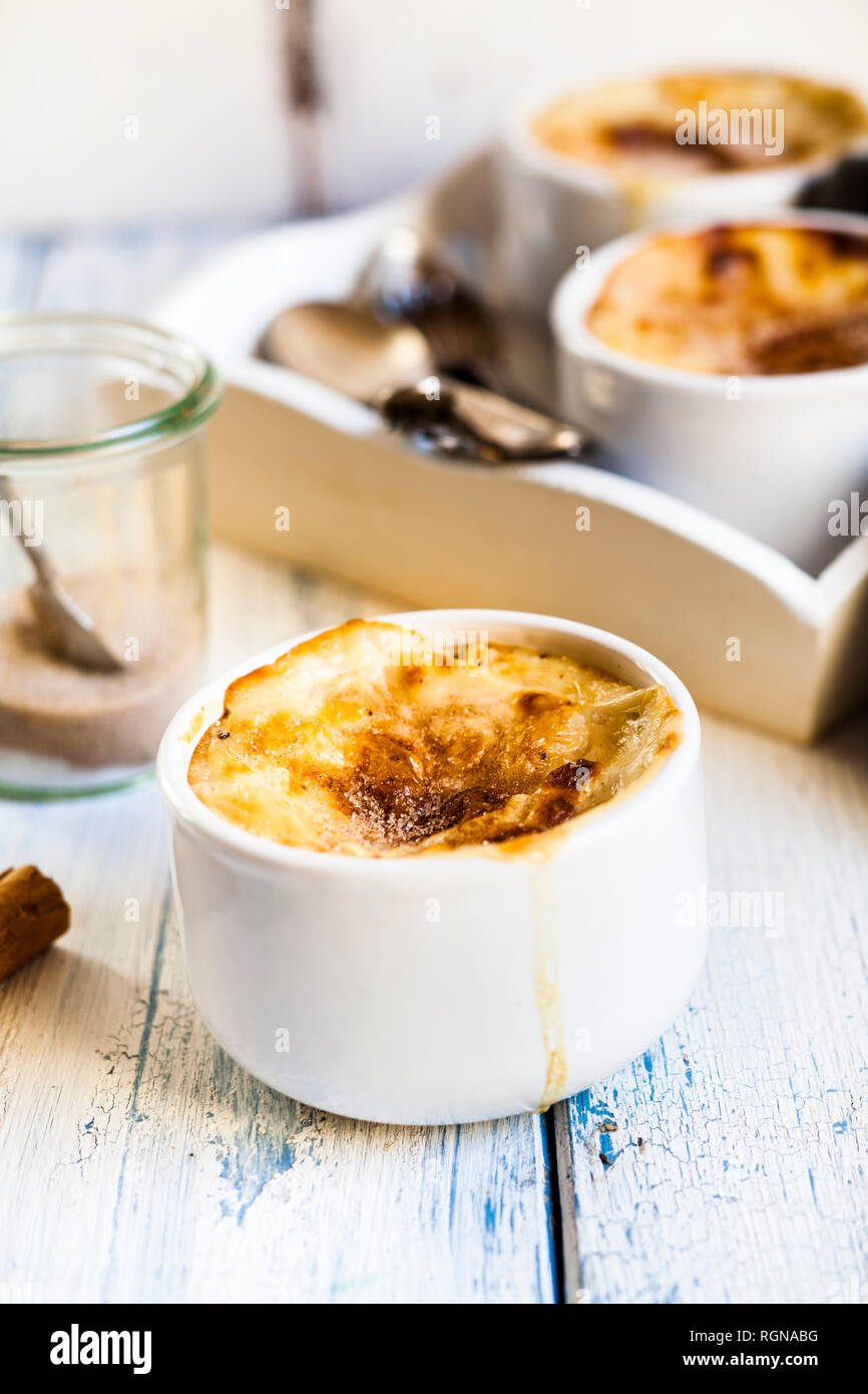 Bowl of Turkish oven baked rice pudding with cinnamon Stock Photo