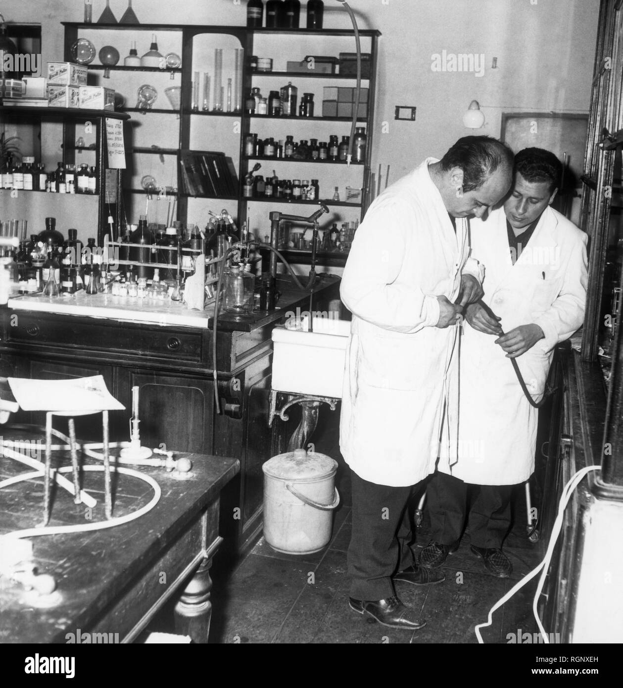laboratory of pharmacy, university of florence, tuscany, italy, 1964 Stock Photo