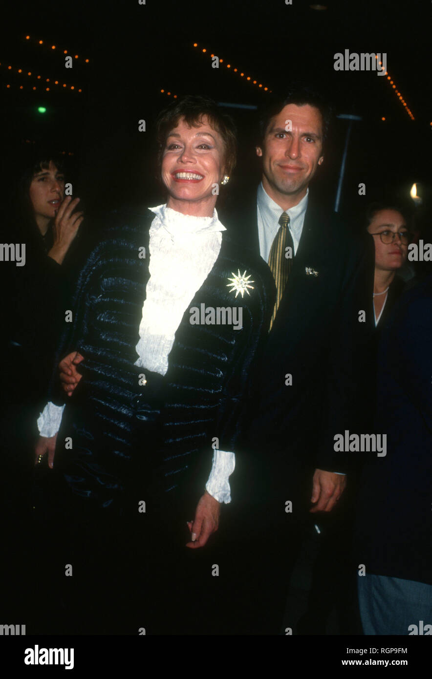 CENTURY CITY,  CA - NOVEMBER 30: Actress Mary Tyler Moore and husband Robert Levine attend Opening Night of 'Sunset Boulevard' on November 30, 1993 at the Shubert Theater in Century City, California. Photo by Barry King/Alamy Stock Photo Stock Photo