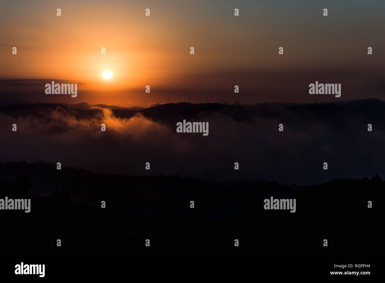 Hill view sunrise hi-res stock photography and images - Alamy