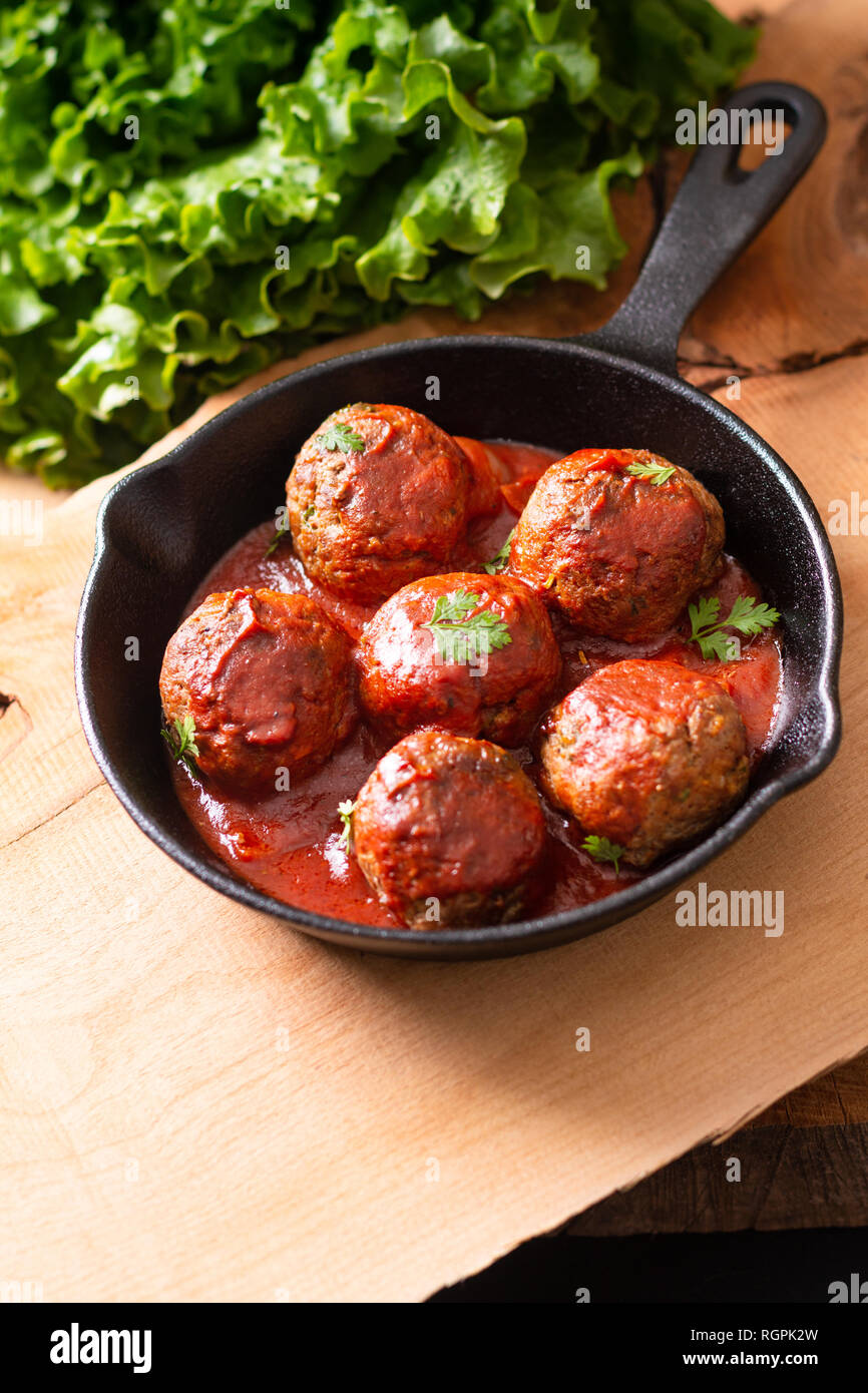 Meatballs in cast iron pan hires stock photography and images Alamy