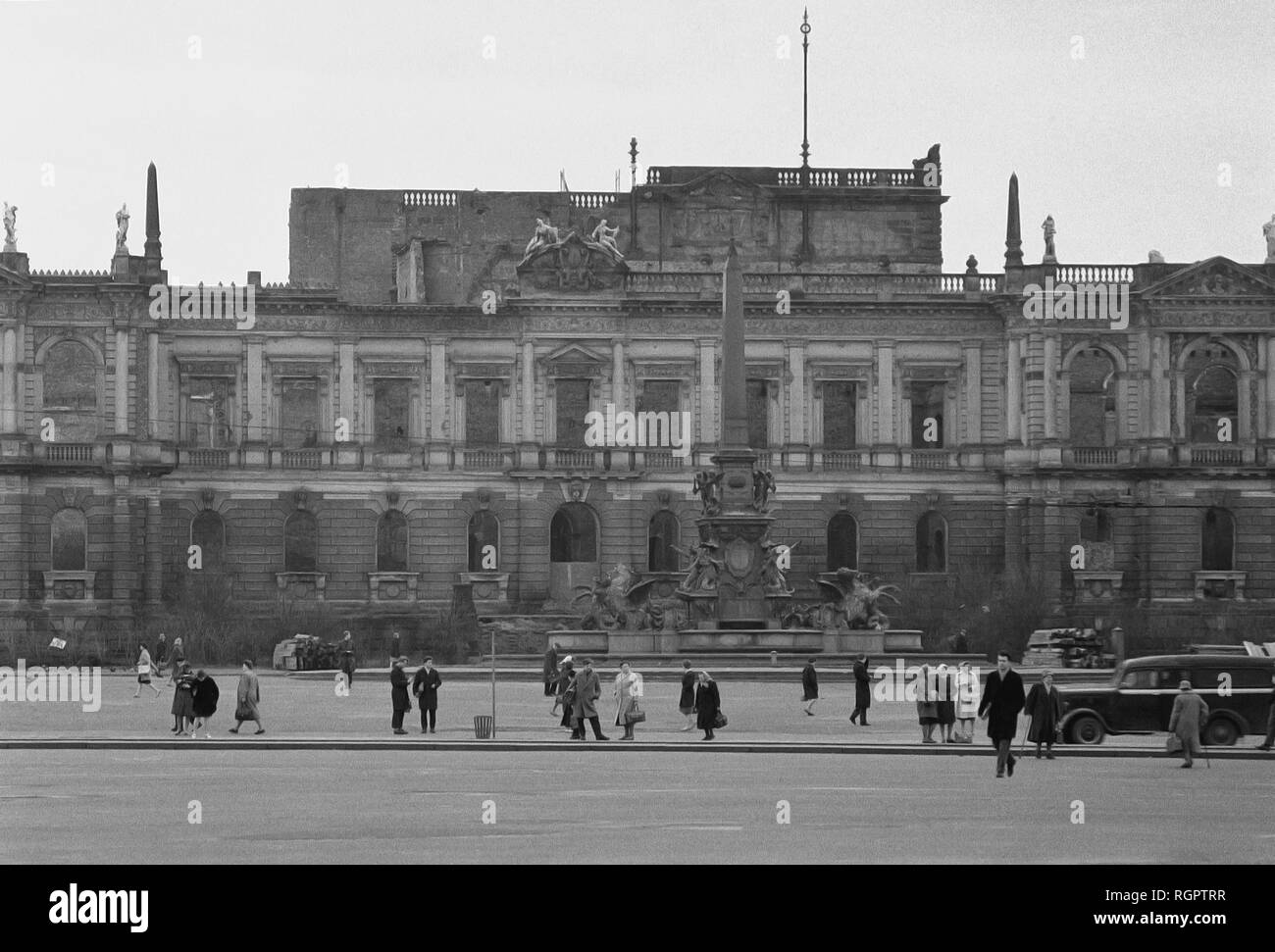Ruin, Museum of Fine Arts in front of demolition, demolished 1968, Karl-Marx-Platz today Augustusplatz, Leipzig, Saxony, GDR Stock Photo