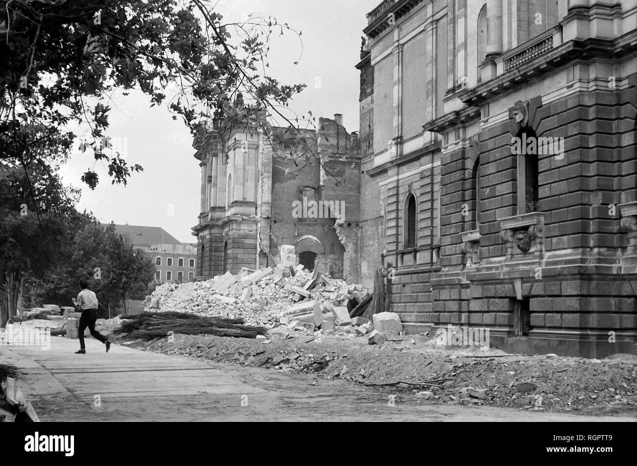 Demolition of the Museum of Fine Arts, 1962, Karl-Marx-Platz today Augustusplatz, Leipzig, Saxony, GDR, Germany Stock Photo