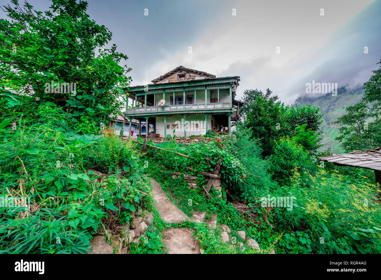 photo of traditional house in himalayas, sainj valley, kullu, himachal