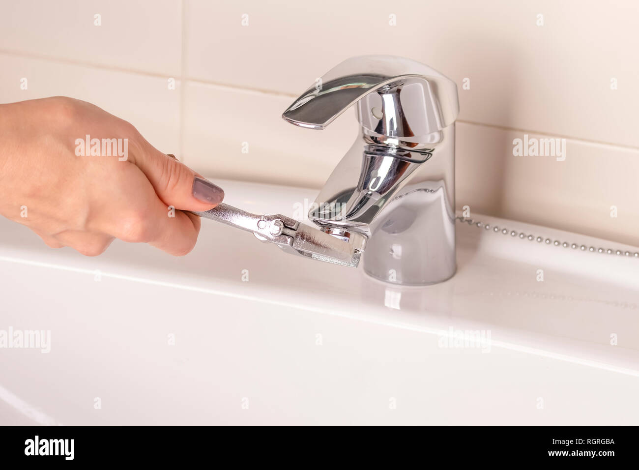 Repair of the crane aerator. Disassembly of the mixer in the bathroom