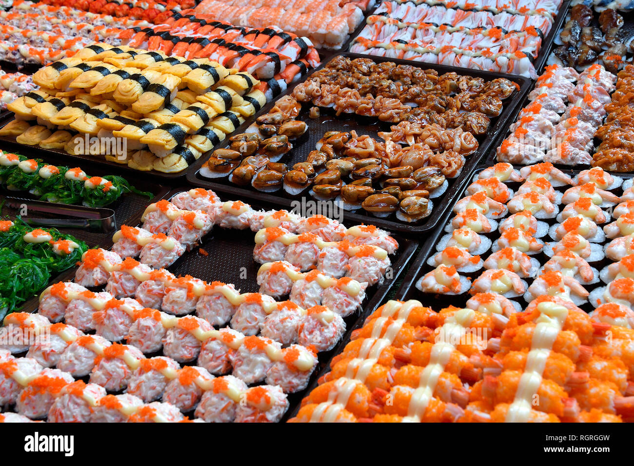 verschiedene Sushi, Naka Weekend Market, Phuket, Thailand Stock Photo