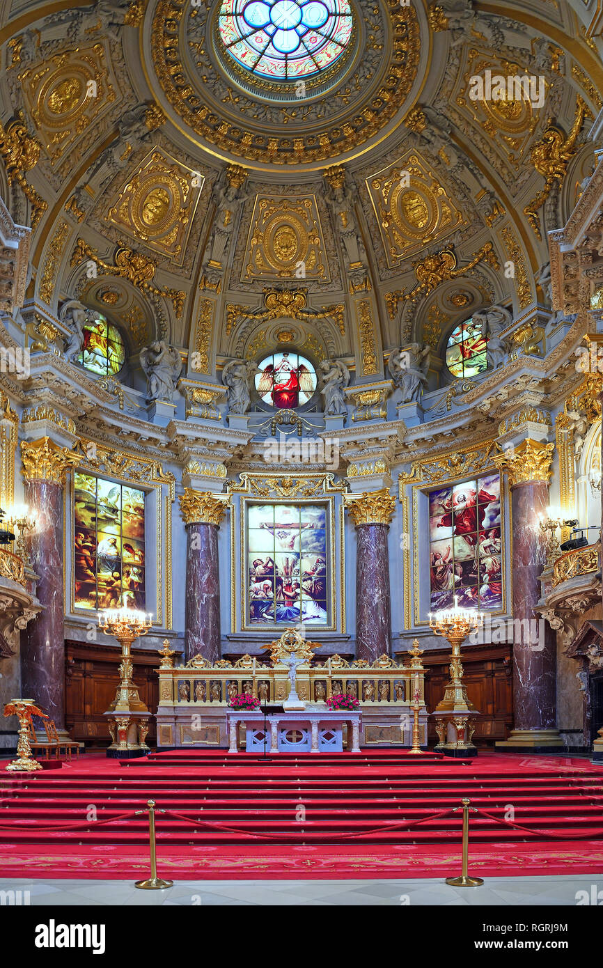 Altar und Altarraum, Berliner Dom, Berlin, Deutschland Stock Photo