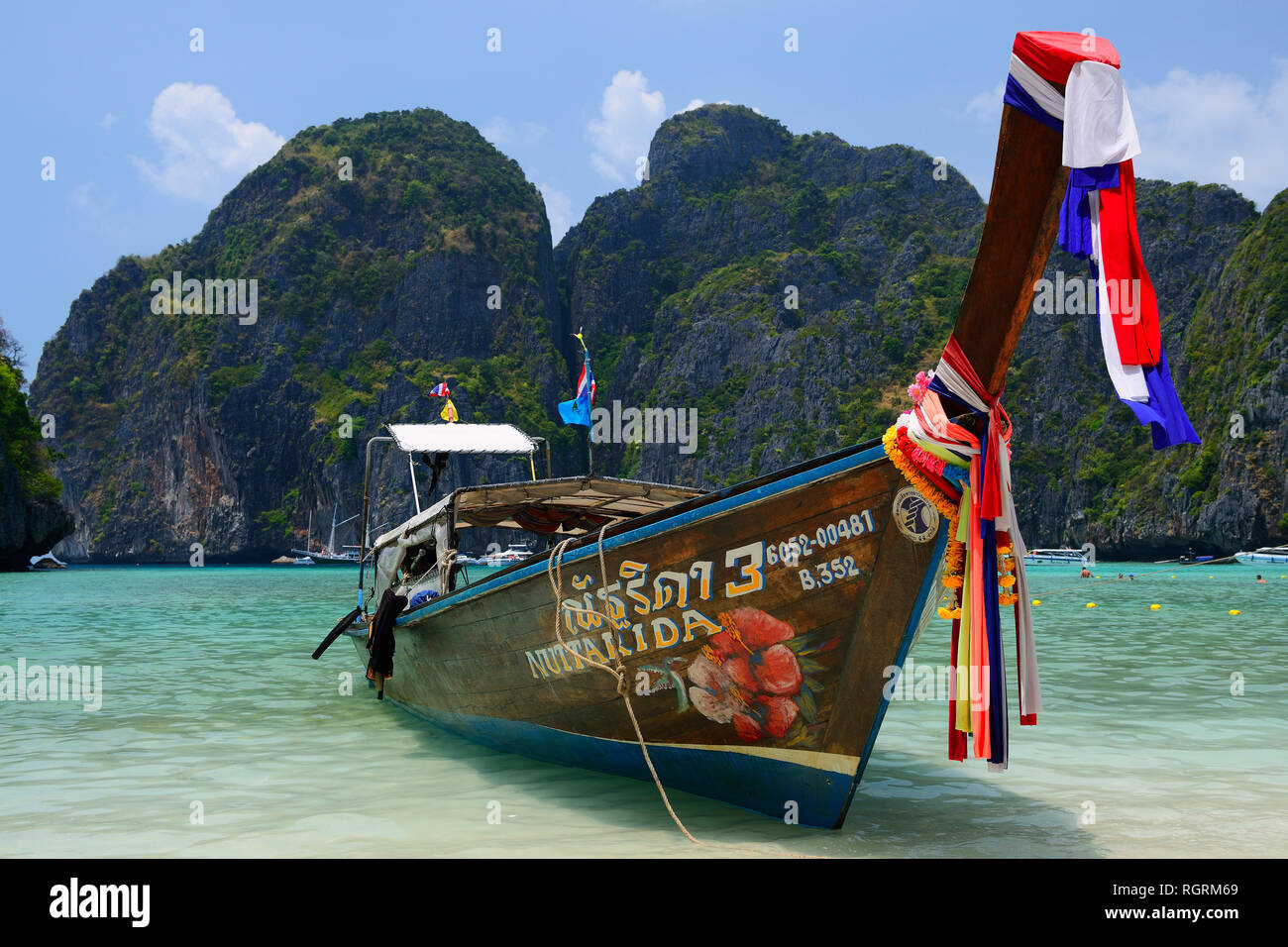 traditionelles Longtail Boot, Maja Beach, Phi Phi Island, Thailand Stock Photo