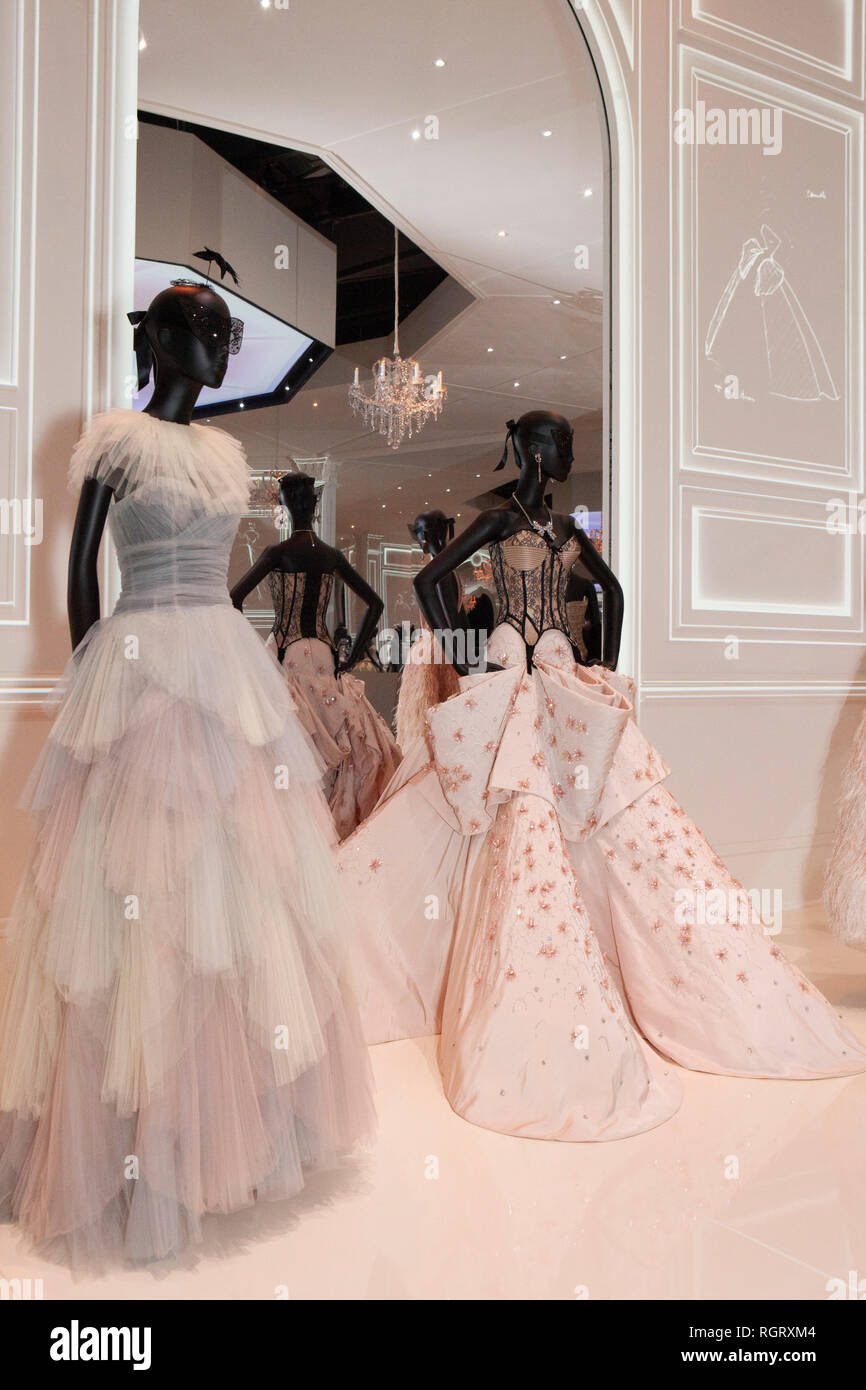 victoria and albert museum dior collection