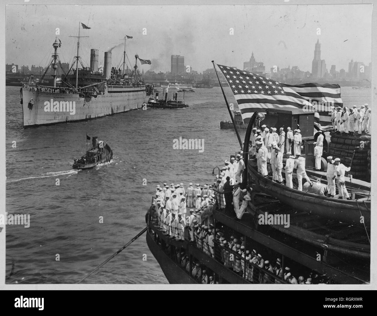 Arrives in New York Harbor with President Woodrow Wilson and his party on board, as they return to the U.S. from the World War I peace c.jpg - RGRXWR Stock Photo