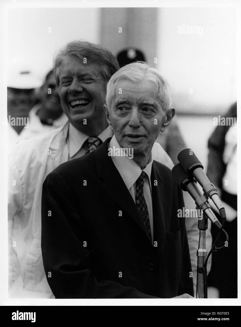 CAPE CANAVERAL, Fla. (May 27, 1977) Adm. Hyman G. Rickover, Retired, Director, Division of Naval Reactors, U.S. Energy Research and Development Administration and Deputy Commander for Nuclear Propulsion, speaks to the group gathered at the nuclear powered submarine USS Los Angeles (SSN 688). His answer to a question brings a laugh from President Jimmy Carter and the gathered crowd. (U.S. Navy photo by Photographer’s Mate 2nd Class Dave Longstreath/Released) Stock Photo