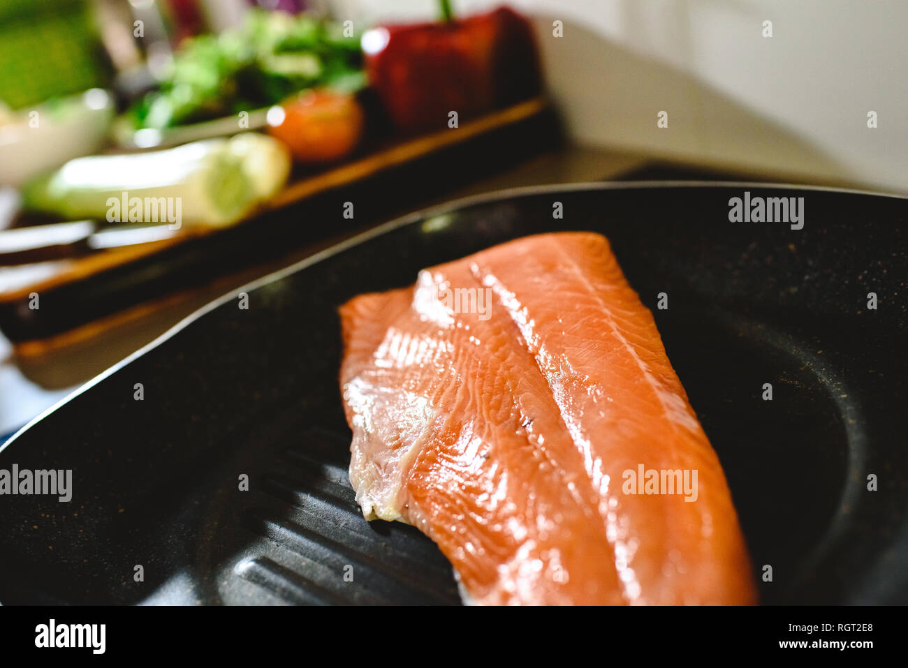 Pink salmon fillet in a frying pan before cooking it Stock Photo - Alamy