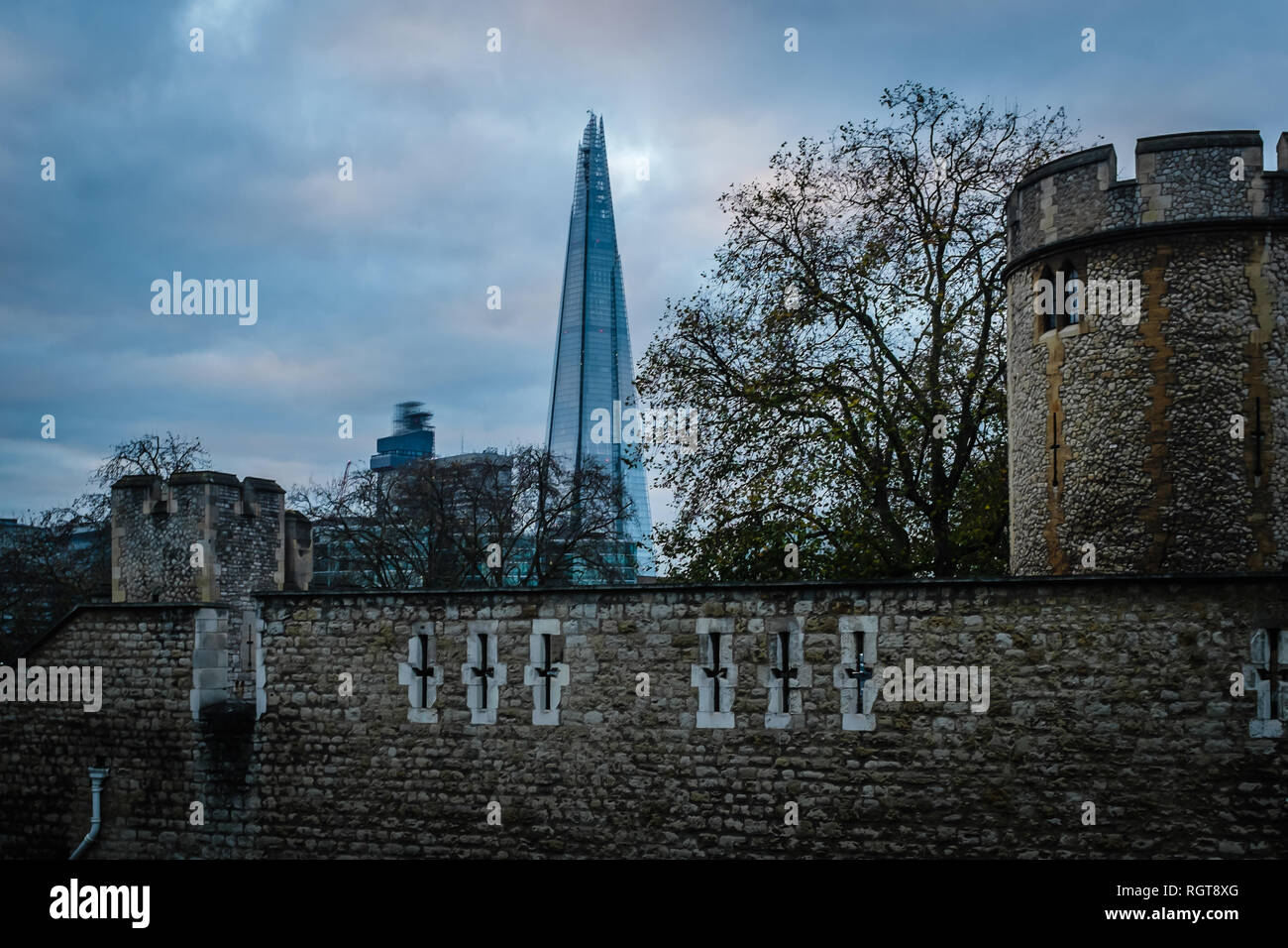 Tower of London and the Shard at the break of dawn, London, United Kingdom Stock Photo