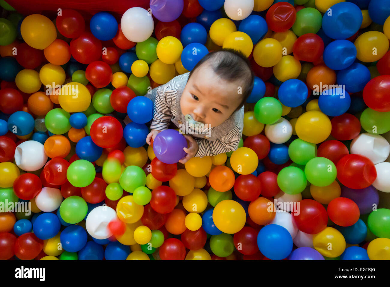 baby pool ball pit