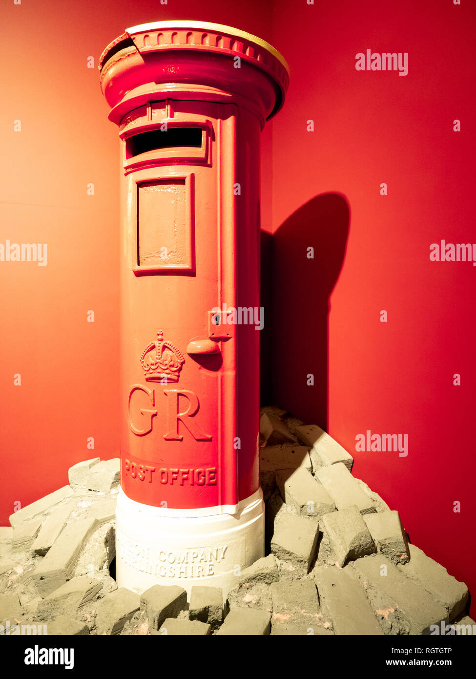 Royal mail train tunnel hires stock photography and images Alamy