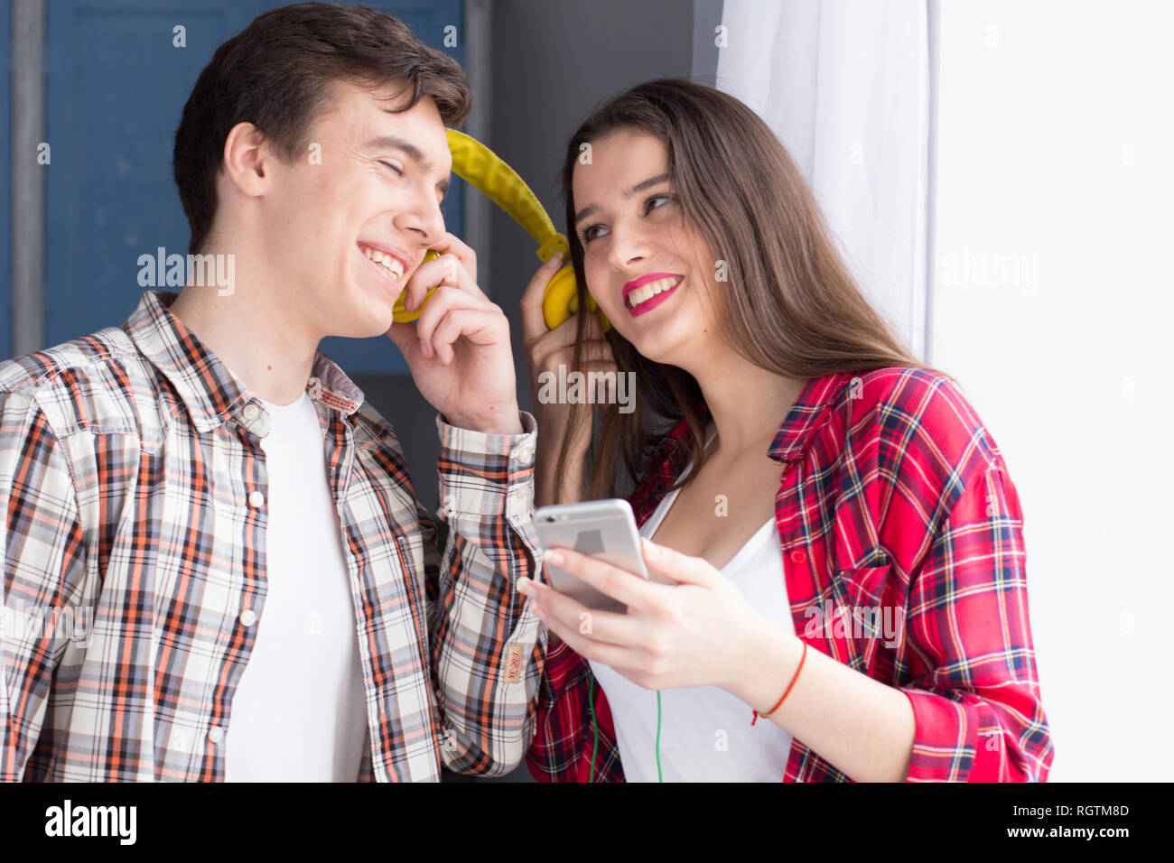 Young guy girl listening music hi-res stock photography and images 