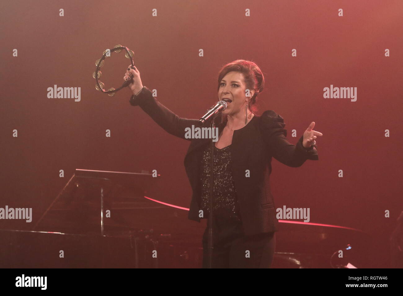 PARIS,FRANCE,ROBIN MCKELLE SINGS AT THE THEATRE TRIANON PARIS FRANCE Stock Photo