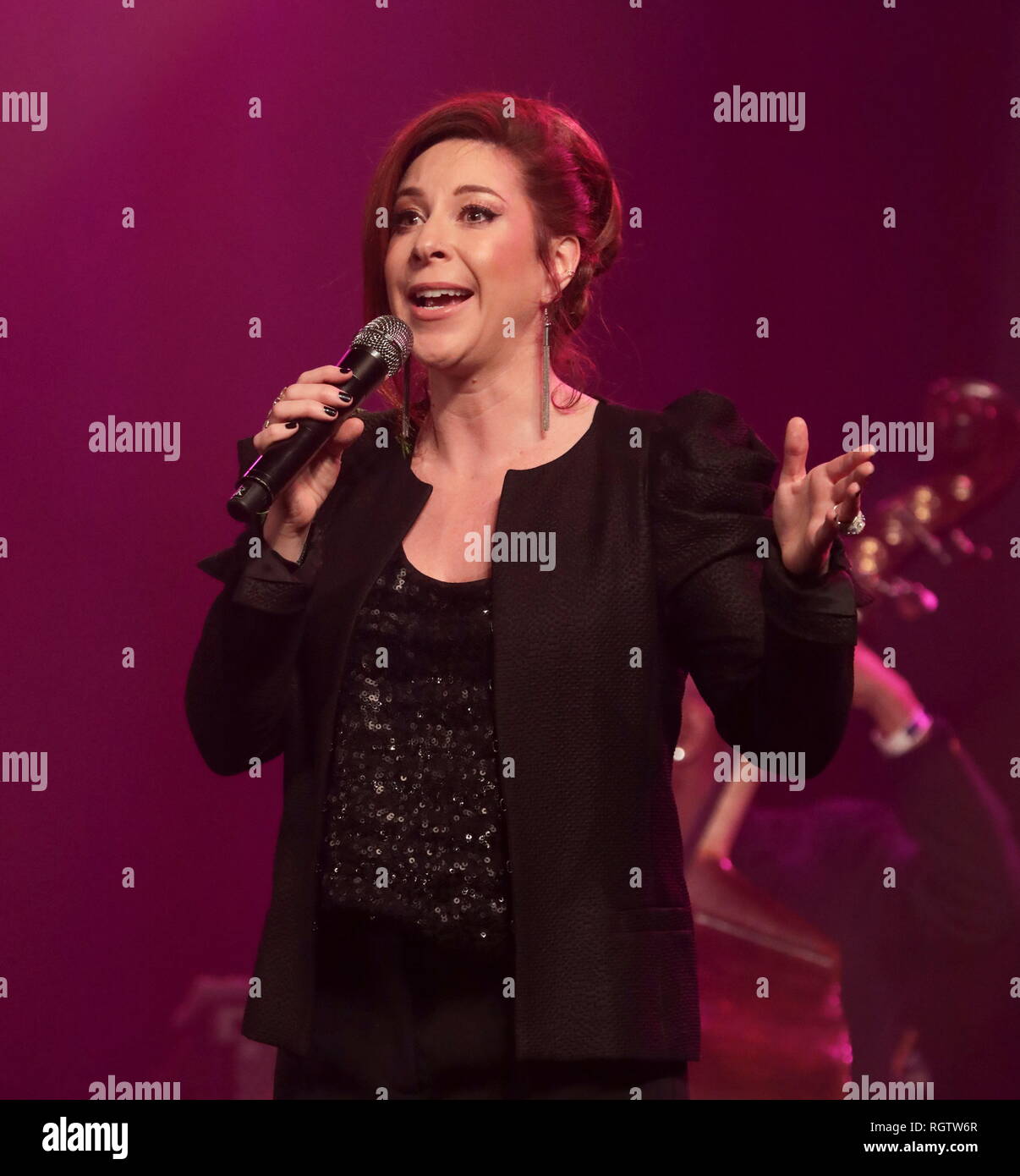 PARIS,FRANCE,ROBIN MCKELLE SINGS AT THE THEATRE TRIANON PARIS FRANCE Stock Photo