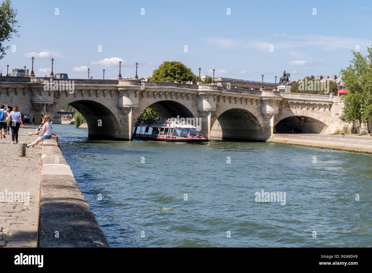 2,785 Pont Neuf Paris Images, Stock Photos, 3D objects, & Vectors