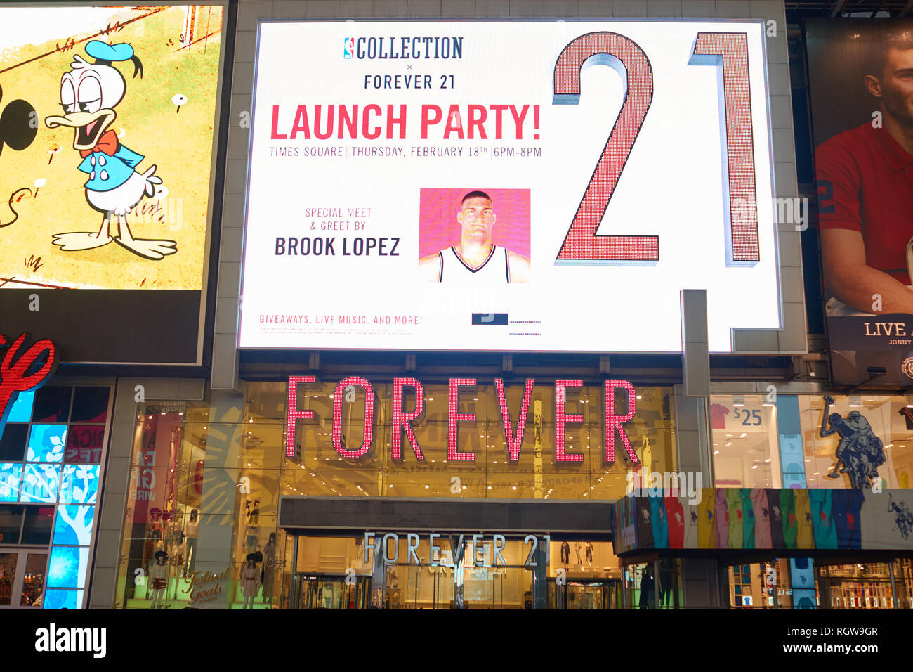 NEW YORK, NY MARCH 14, 2016 Forever 21 at Times