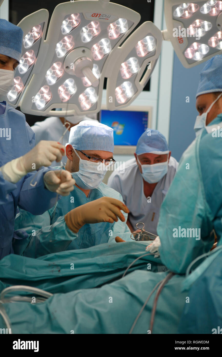 surgeons in total hip replacement surgery Stock Photo Alamy