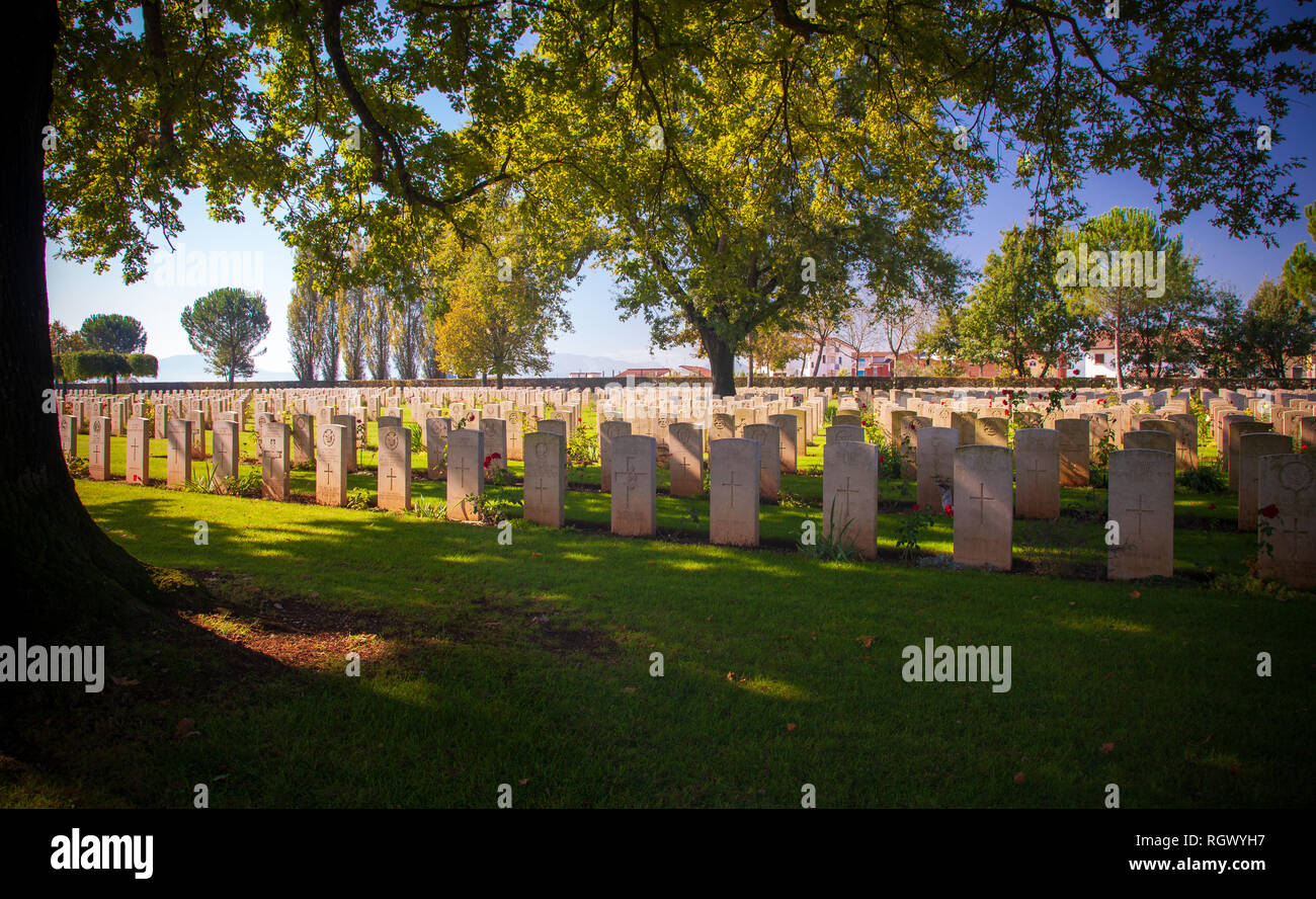 Cassino War Cemetery, Province of Frosinone, south-east of Rome, Italy.  Commonwealth graves of those who fought in the Battle of Cassino WW2 Stock Photo