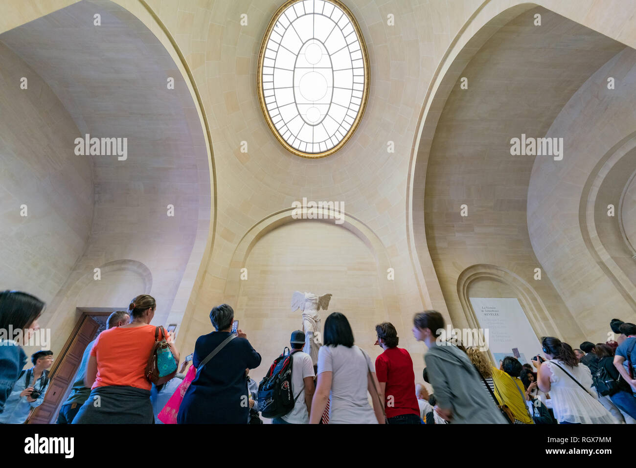 France, MAY 7: People seeing the famous Nike of Samothrace inLouvre Museum  on MAY 7, 2018 at Paris, France Stock Photo - Alamy