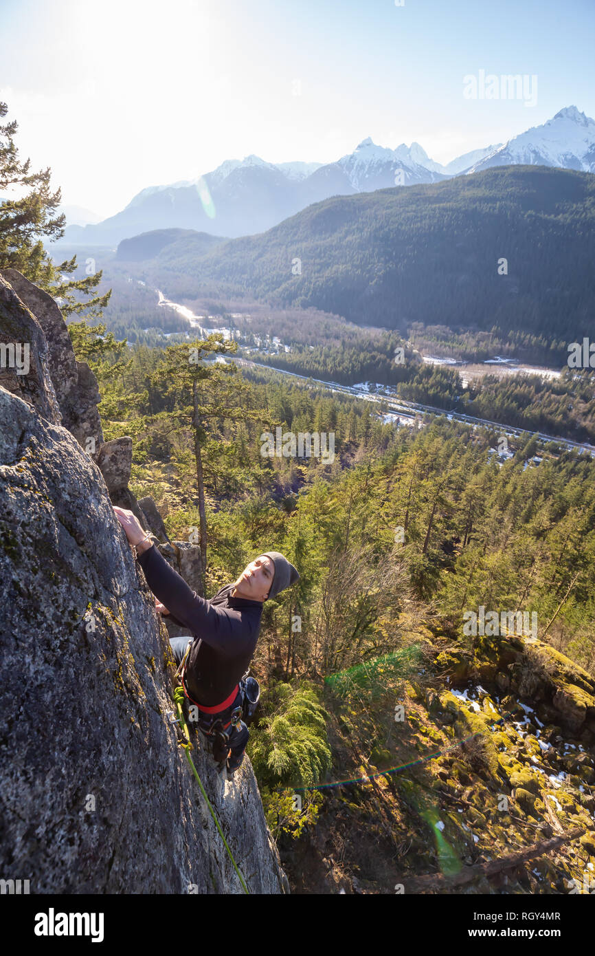 【中古】 Climbing the Mountain KurtVanSickle The best Rock Climbing in and near Ravensdale, Washington