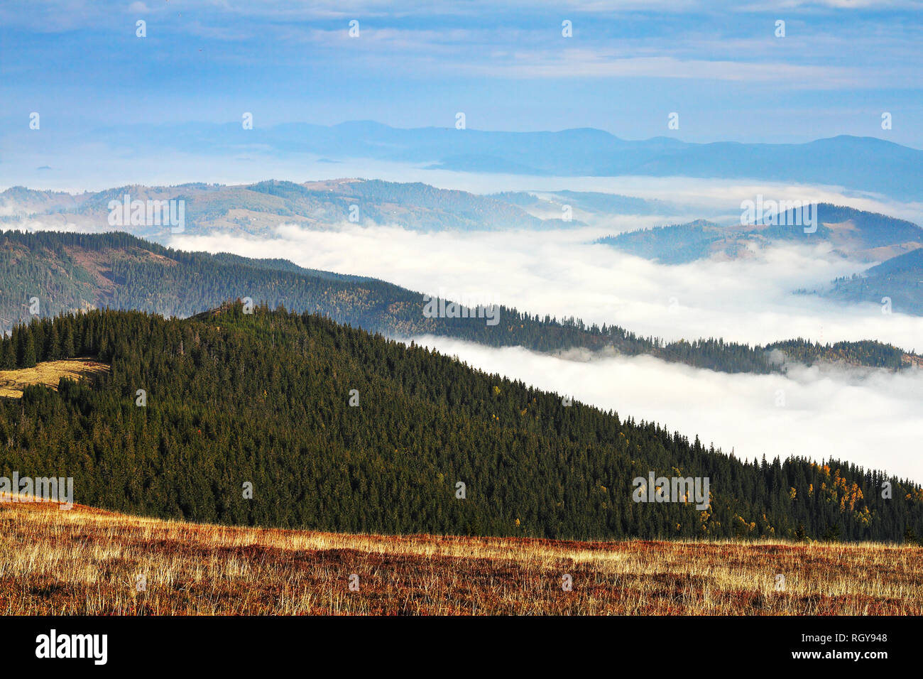 Outdoor fog valleys hi-res stock photography and images - Alamy