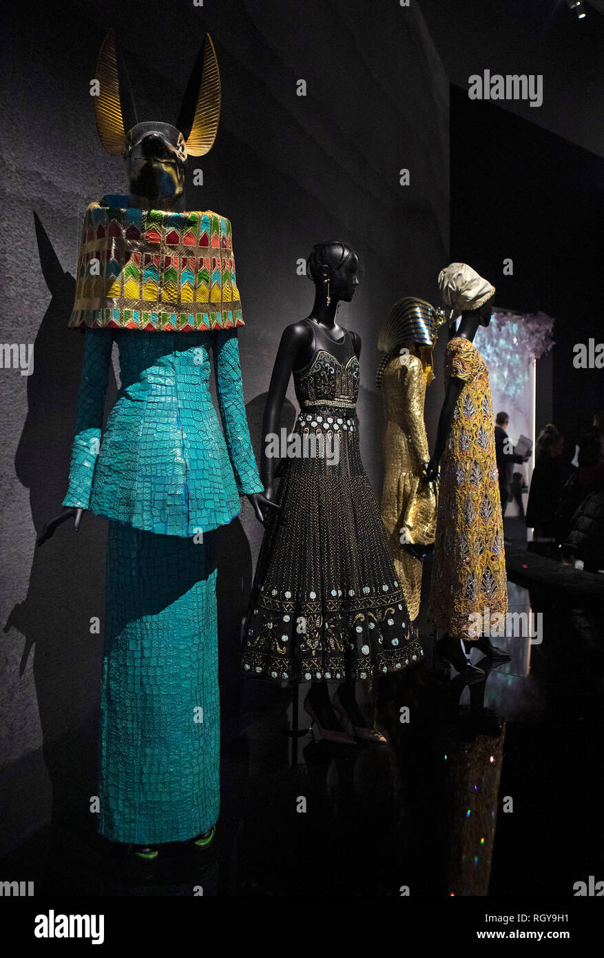 v&a dior exhibition dates