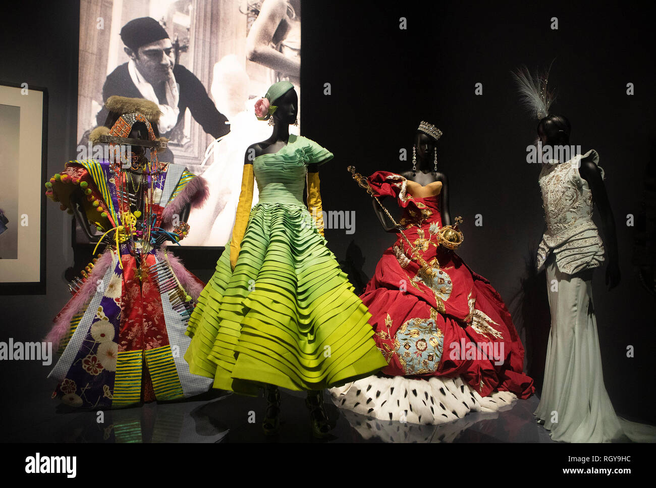 v and a museum dior exhibition