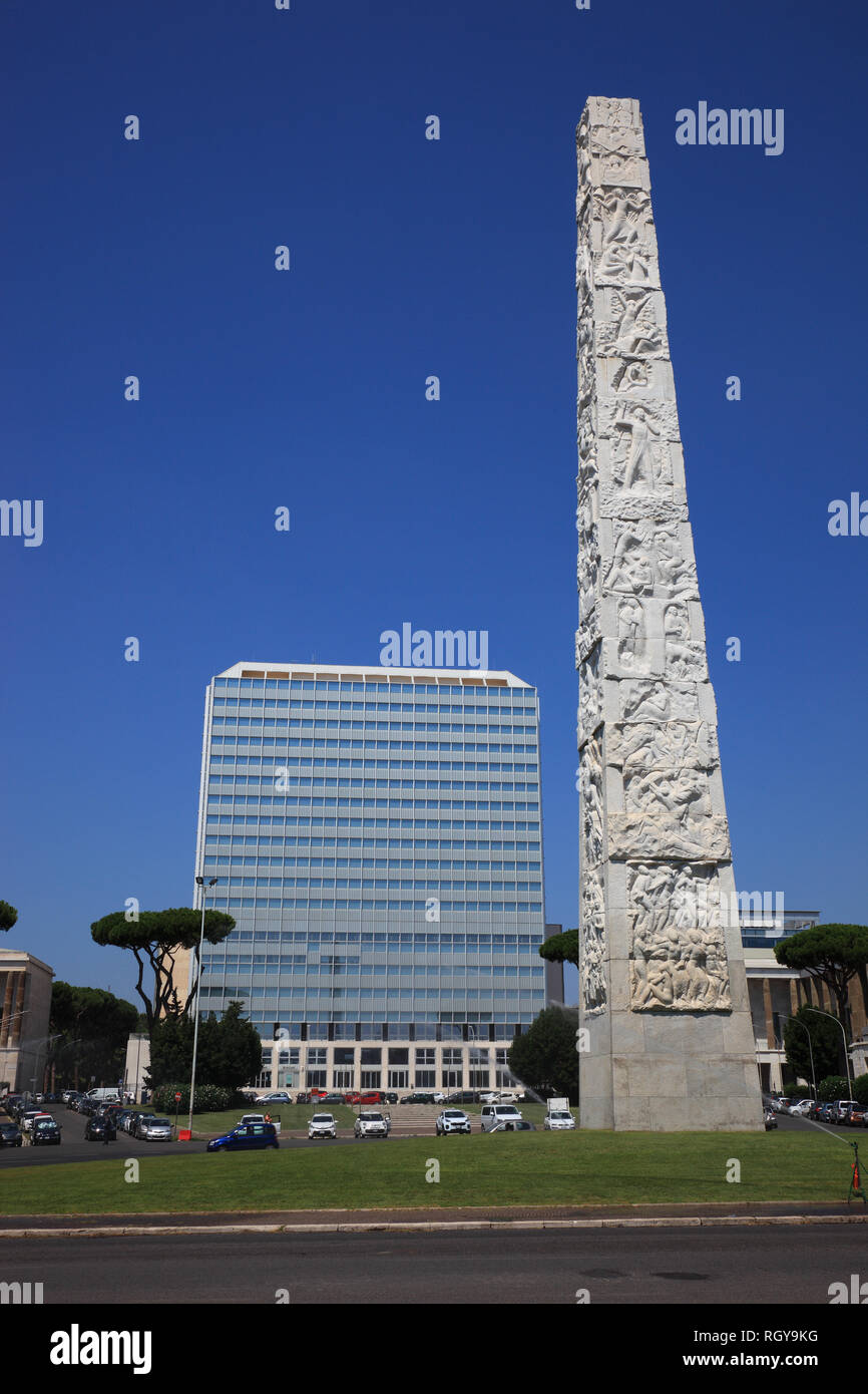 Piazza Guglielmo Marconi und Stele Obelisco di Marconi und Gebäude der Unogas Energia Spa, Esposizione Universale di Roma, Weltausstellung Rom, EUR, I Stock Photo