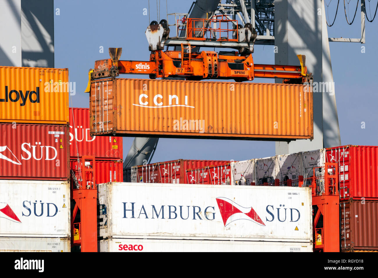 Shipping container dock hamburg sud hi-res stock photography and images ...