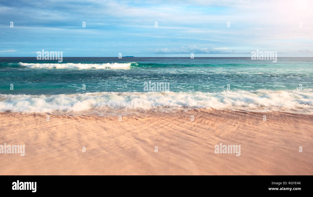 Beautiful tropical sea hi-res stock photography and images - Alamy