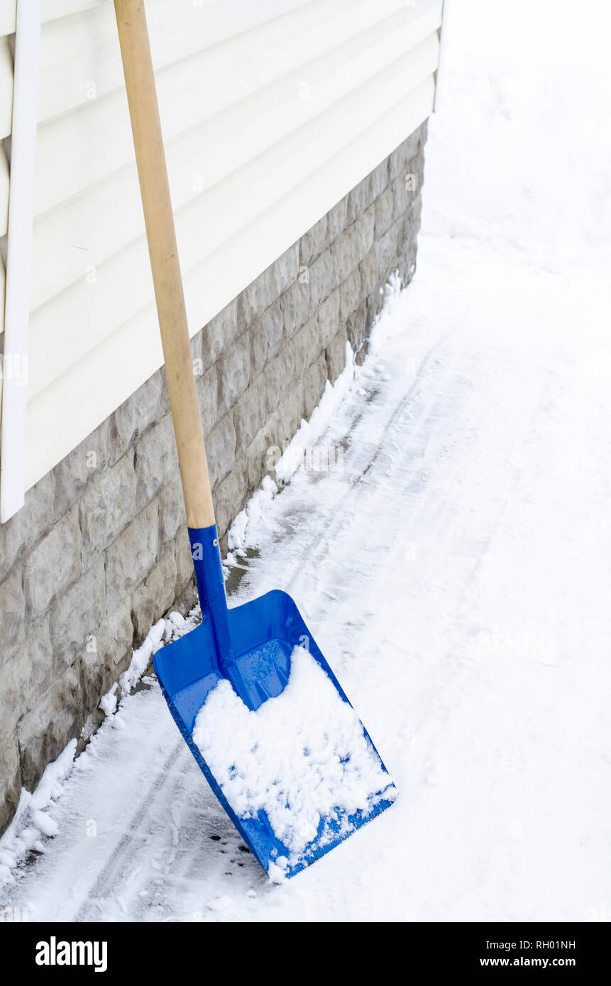 Blue snow shovel hi-res stock photography and images - Alamy