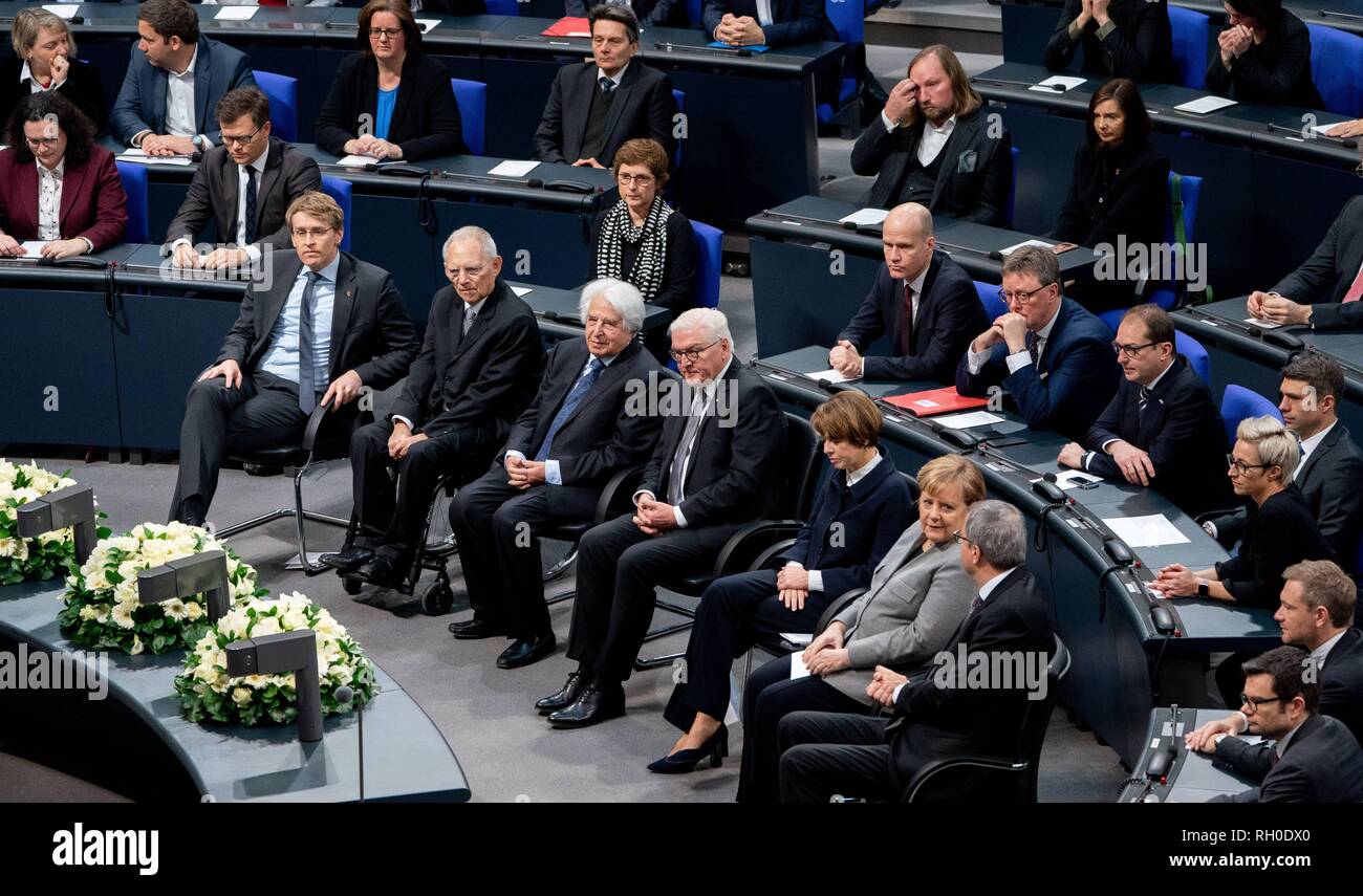 31 January 2019, Berlin: Daniel Günther (l-r, CDU), Prime Minister of Schleswig-Holstein and President of the Bundesrat, Wolfgang Schäuble (CDU), President of the Bundestag, historian Saul Friedländer, President Frank-Walter Steinmeier, Elke Büdenbender, Chancellor Angela Merkel (CDU) and Andreas Voßkuhle, President of the Federal Constitutional Court, commemorate the victims of National Socialism at the beginning of the 77th session of the Bundestag. The occasion is the anniversary of the liberation of the German concentration and extermination camp Auschwitz by Soviet troops on 27 January 19 Stock Photo