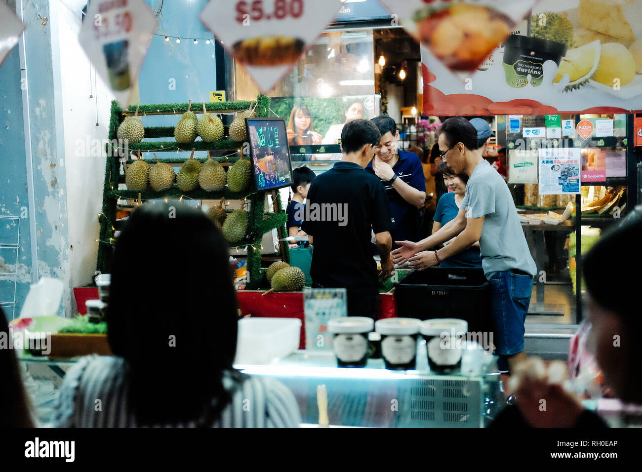 Singapore Singapore Singapore 25th Jan 2019 3 Men Seen Packing Products During The Bazaar As Chinese