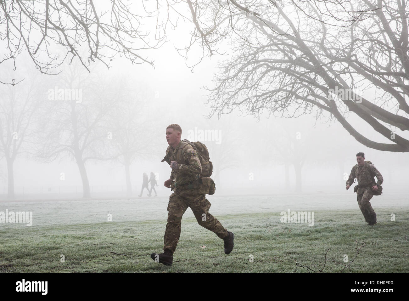 Windsor, UK. 31st January, 2019. UK Weather: Soldiers train with backpacks in frosty and foggy conditions alongside the Long Walk in Windsor Great Park. There are two barracks in Windsor, the Victoria Barracks which currently houses the 1st Battalion Coldstream Guards and the Combermere Barracks which houses the Household Cavalry Regiment. Freezing fog patches are expected to clear slowly in south-east England during the morning, to be followed by cloud, sleet and snow in the east. Credit: Mark Kerrison/Alamy Live News Stock Photo