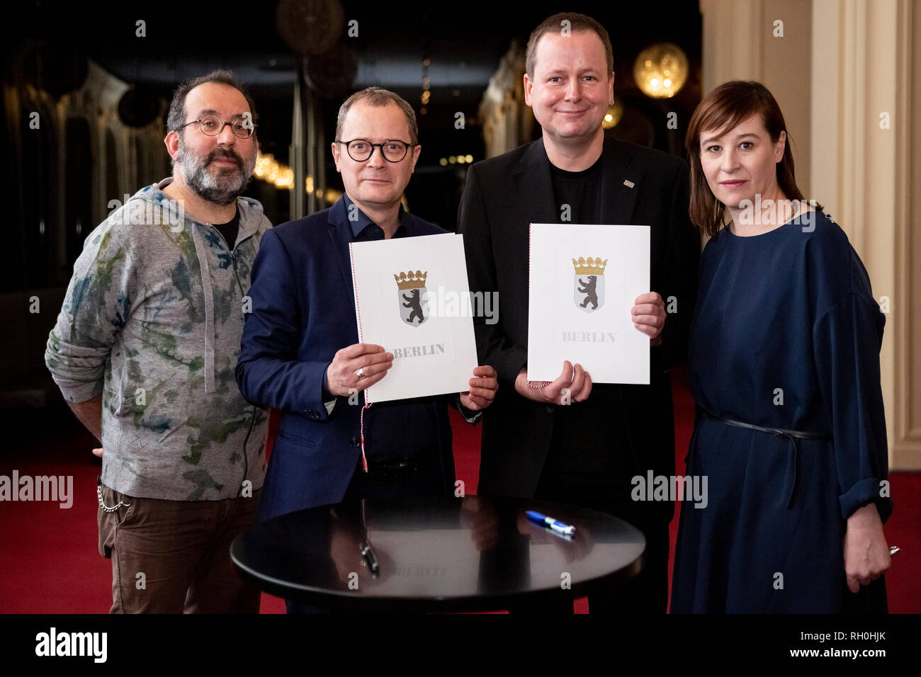 Berlin, Germany. 31st Jan, 2019. Barrie Kosky (l-r), current director and designated in-house director of the Komische Oper Berlin, Philip Bröking, opera director and designated co-director of the Komische Oper Berlin, Klaus Lederer (Die Linke), cultural senator of Berlin, and Susanne Moser, managing director and designated co-director of the Komische Oper Berlin, will be together for a photo after signing the contract at a press conference on the future of the Komische Oper Berlin. Credit: Christoph Soeder/dpa/Alamy Live News Stock Photo