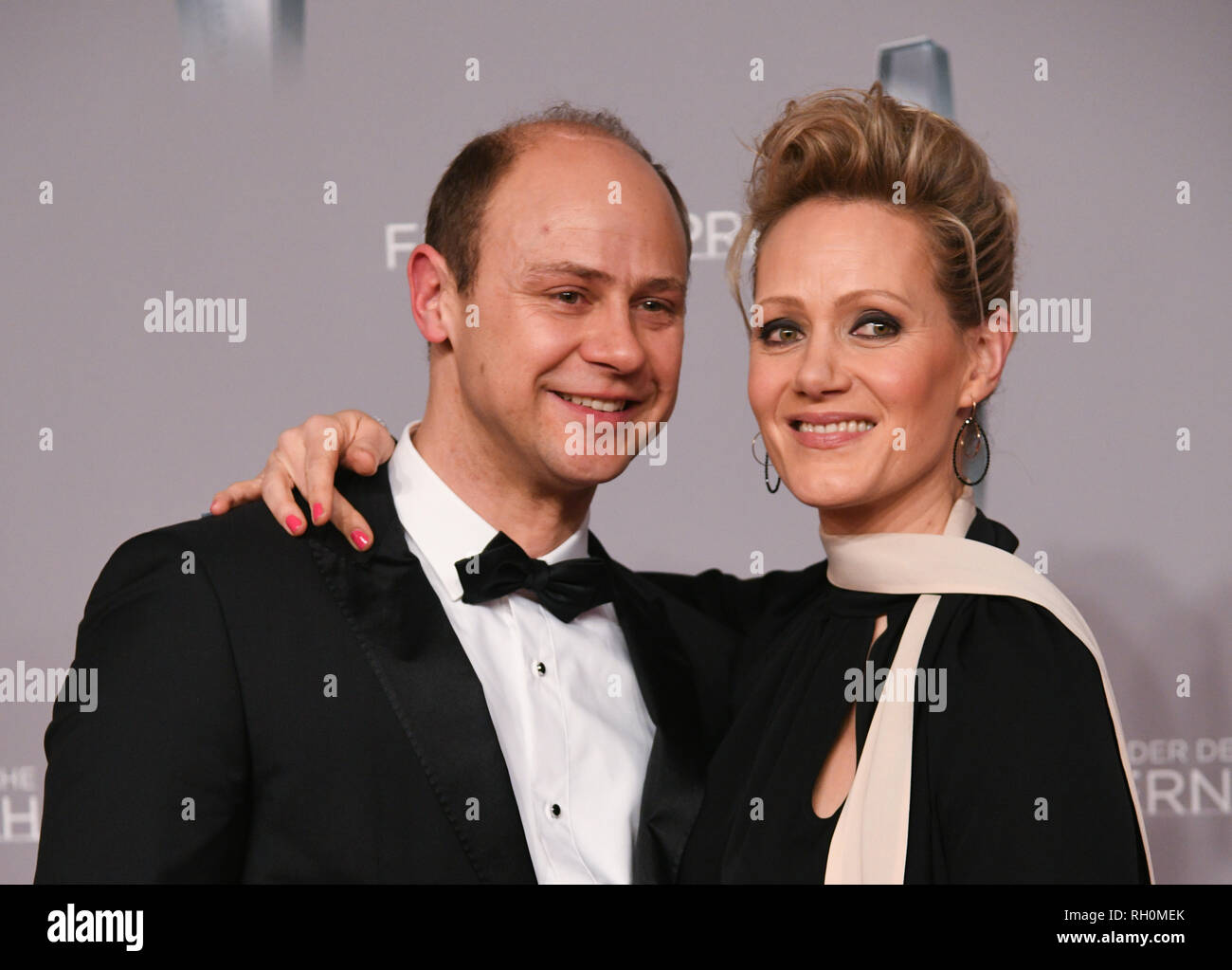 31 January 2019, North Rhine-Westphalia, Düsseldorf: Actress Anna Schudt and her husband Moritz Führmann are awarded the German Television Prize 2019, the 20th German Television Prize sponsored by ARD, RTL, SAT.1 and ZDF. Photo: Henning Kaiser/dpa Stock Photo