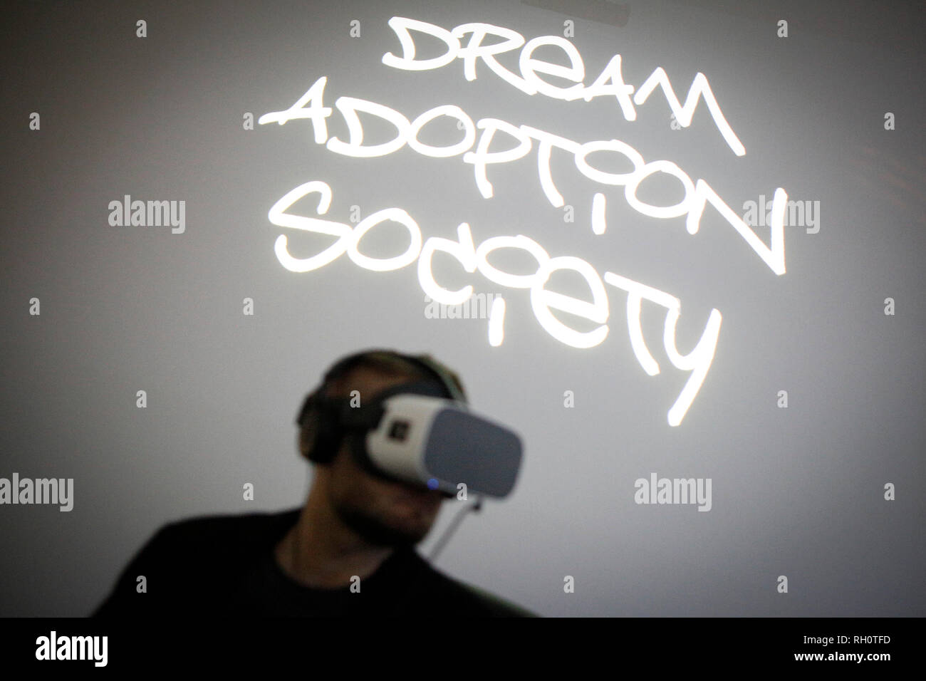 Warsaw, Poland. 31st Jan, 2019. A man experiences the "Locus Solus" virtual  reality exhibit during the third edition of the Night of Ideas in Warsaw,  Poland, on Jan. 31, 2019. The Night
