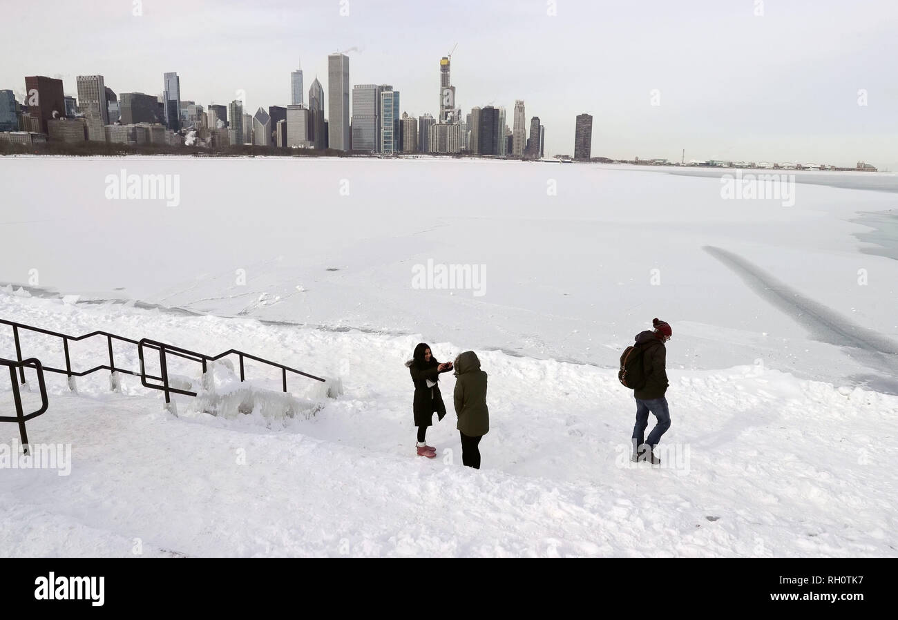 Chicago Usa 31st Jan 19 People Walk Alongside Frozen Lake Michigan In Chicago The United States